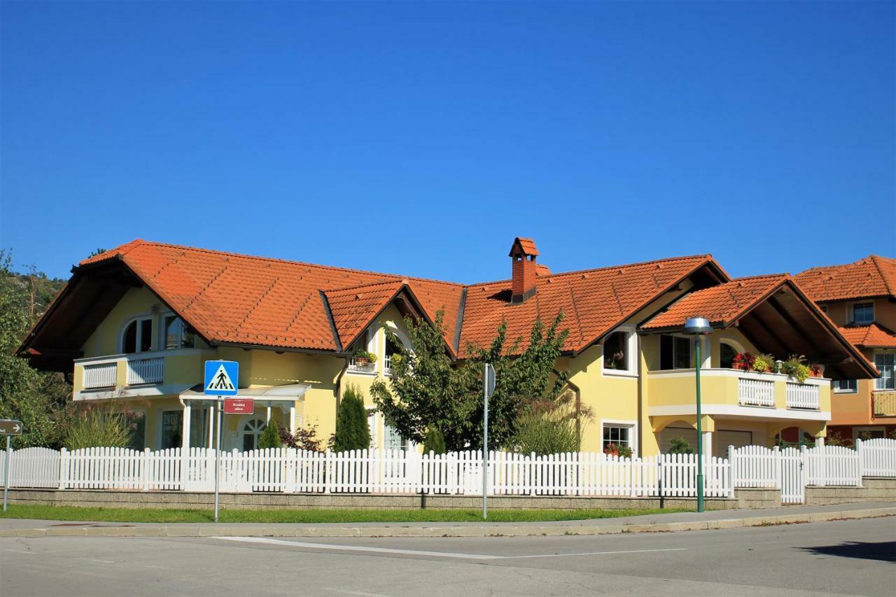 Yellow Dreamhouse Postojna Exteriér fotografie